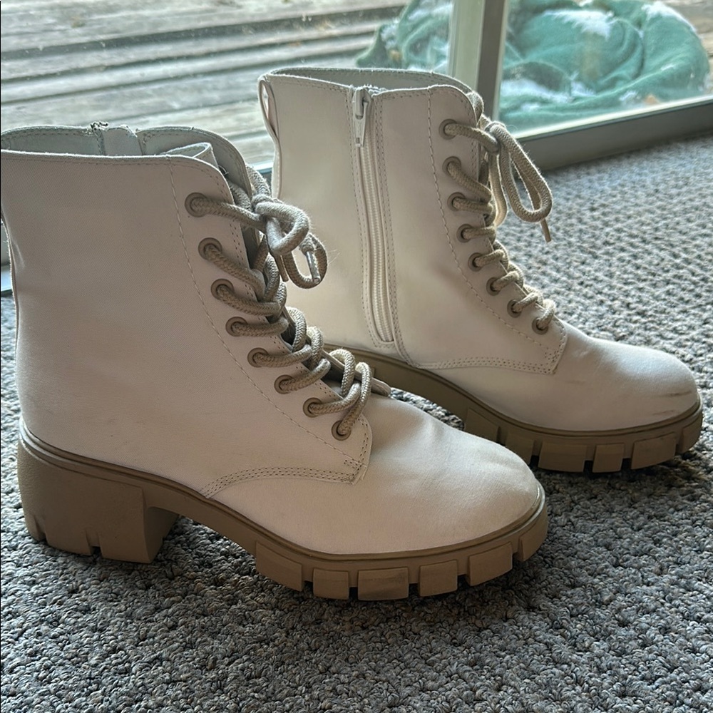 Universal Threads Boots